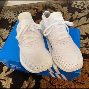 Adidas swift run pk white.